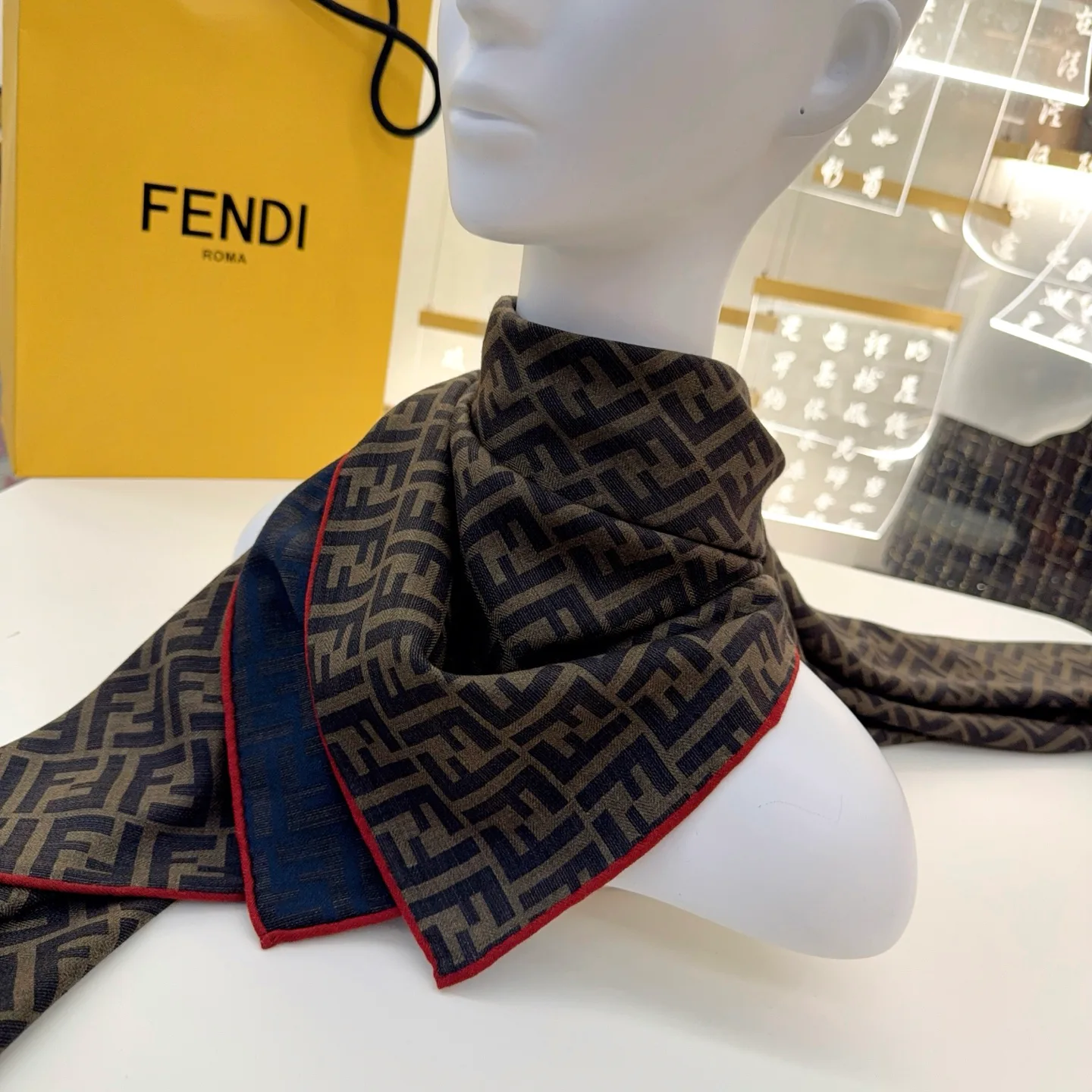 Шарфы Fendi 18287160