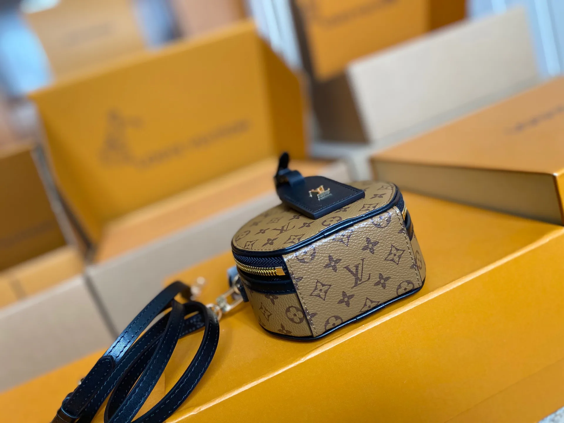 Сумки На Ремне Женские Louis Vuitton 20449