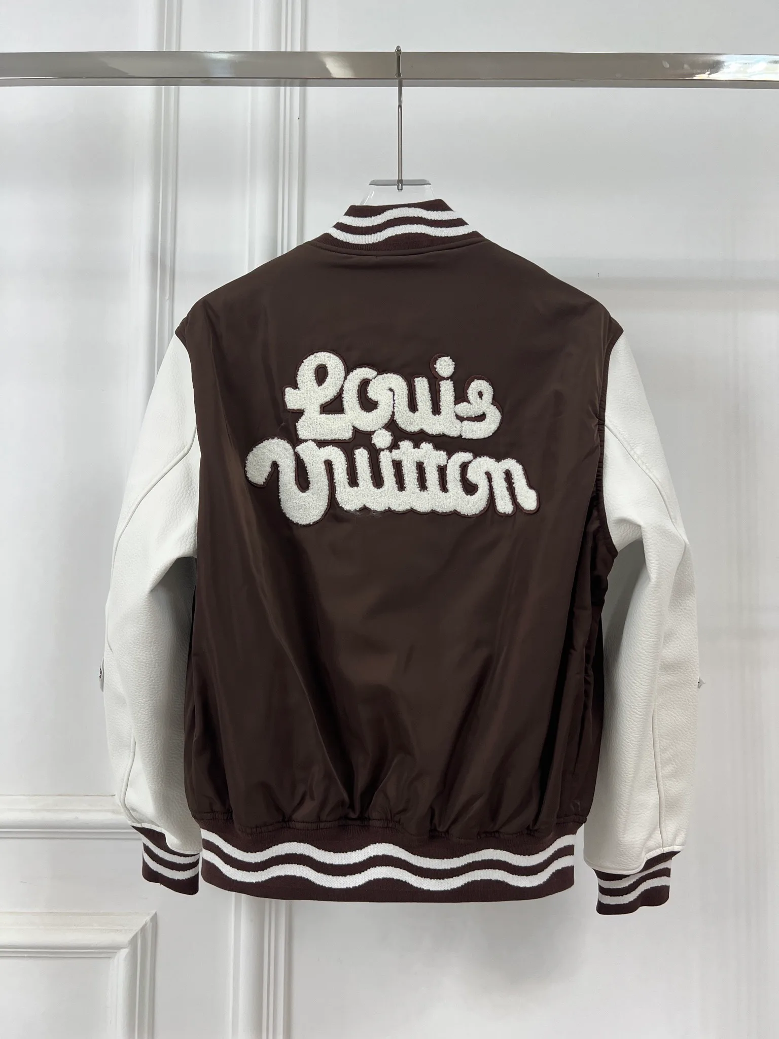 Куртки И Пуховики Женские Louis Vuitton 12842395