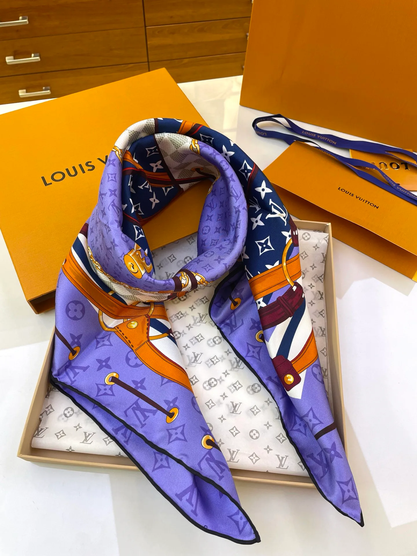 Платки Louis Vuitton 1981406