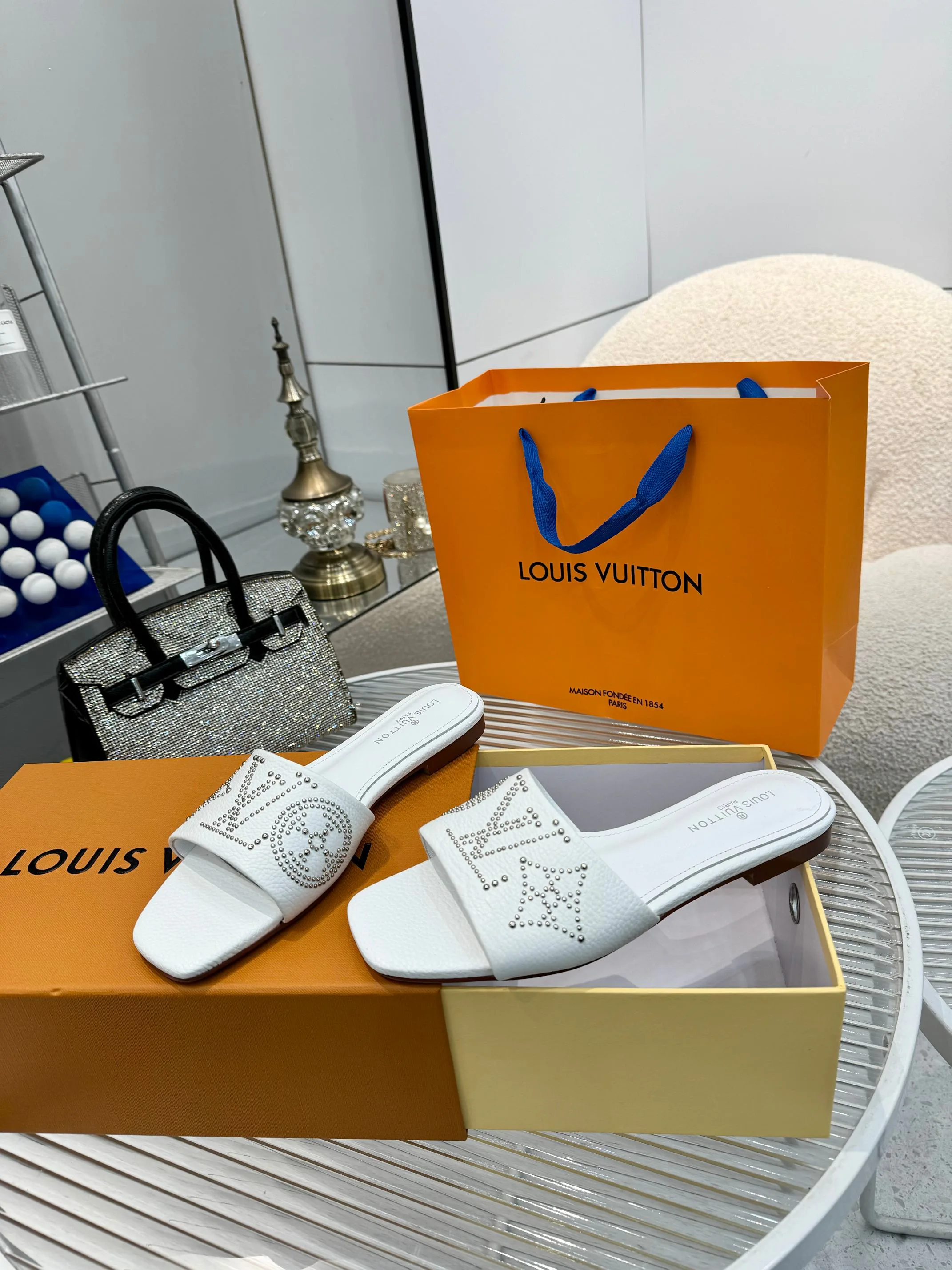 Шлепанцы Женские Louis Vuitton 25916
