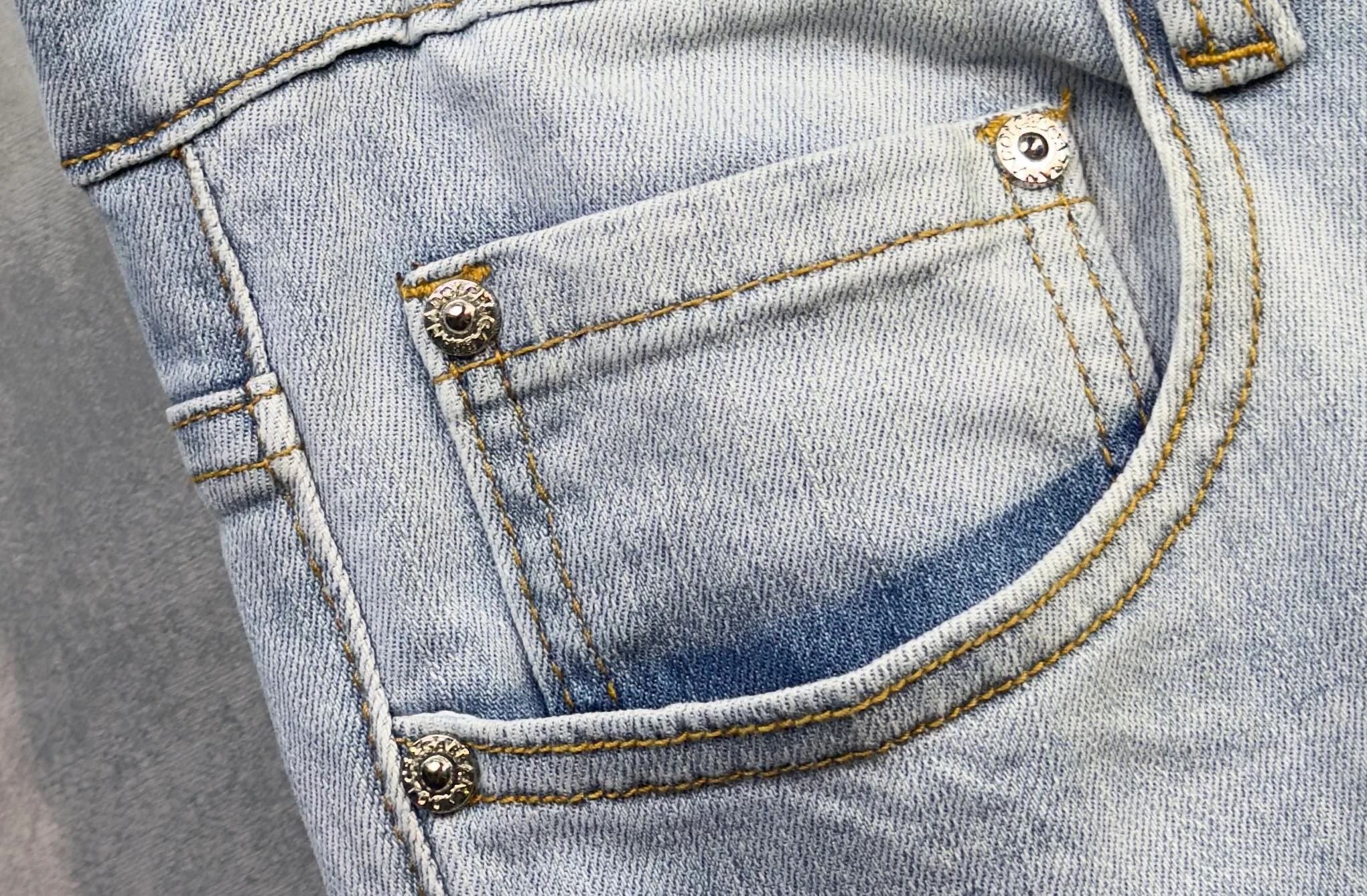 Джинсы Мужские Dolce & Gabbana 18098385