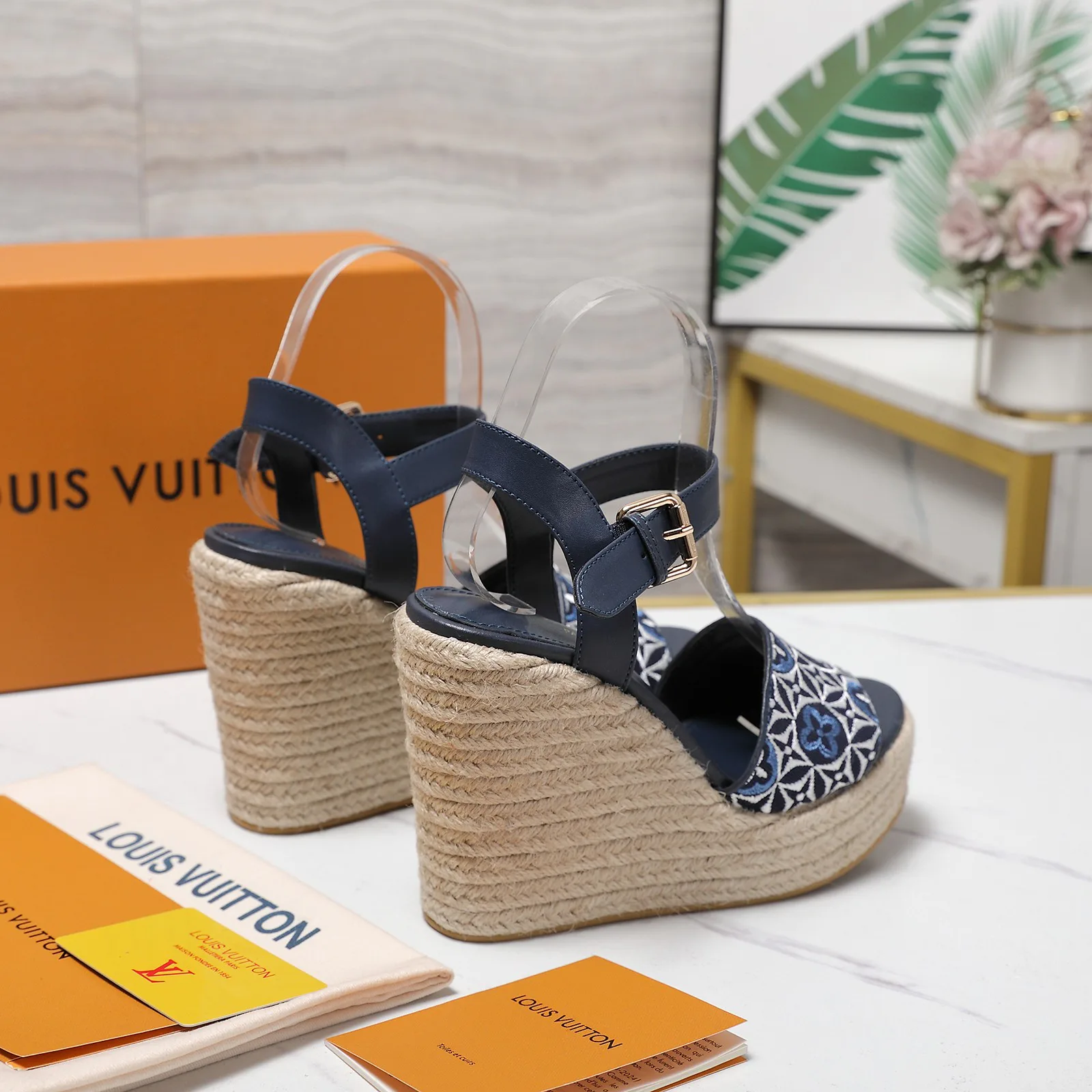 Босоножки Женские Louis Vuitton 1856174