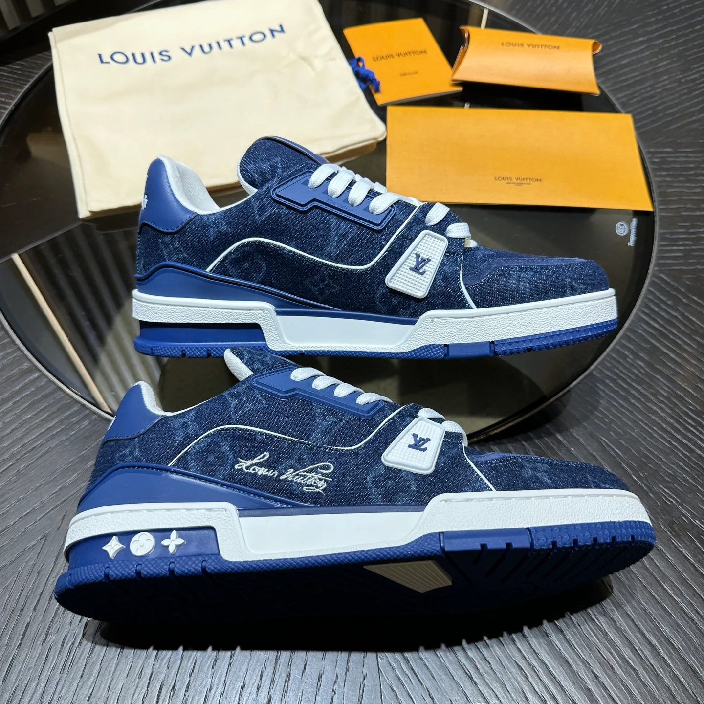 Кроссовки Женские Louis Vuitton 18192020