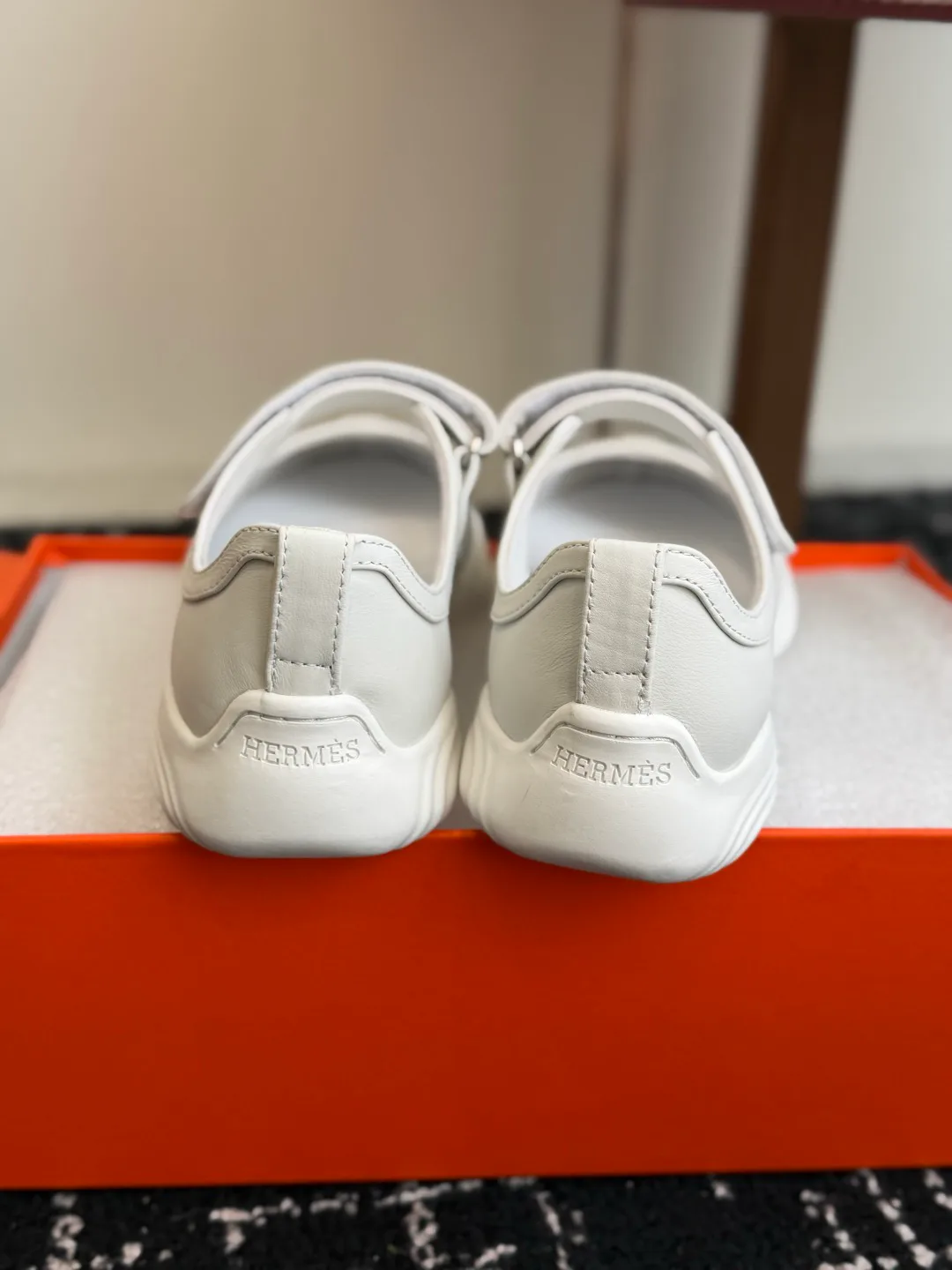 Кроссовки Женские Hermes 18610759