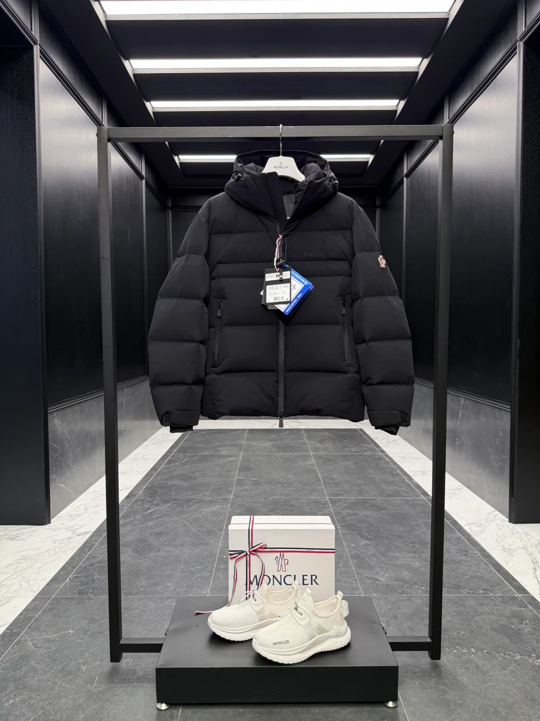 Куртки И Пуховики Мужские Moncler 135374
