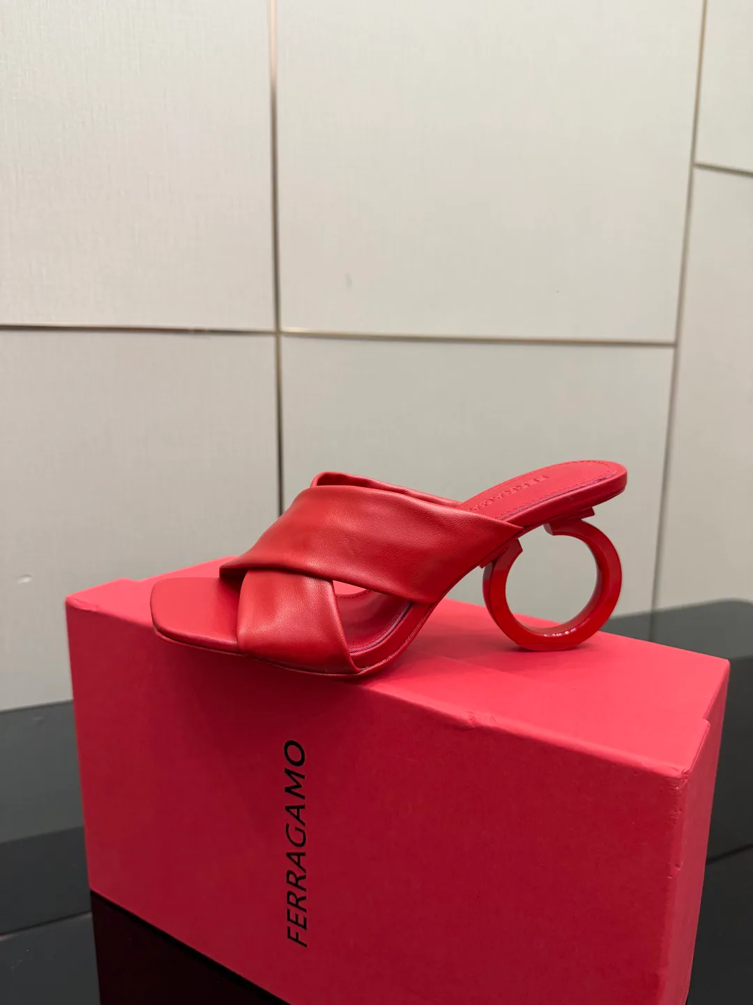 Босоножки Женские Salvatore Ferragamo 1498828