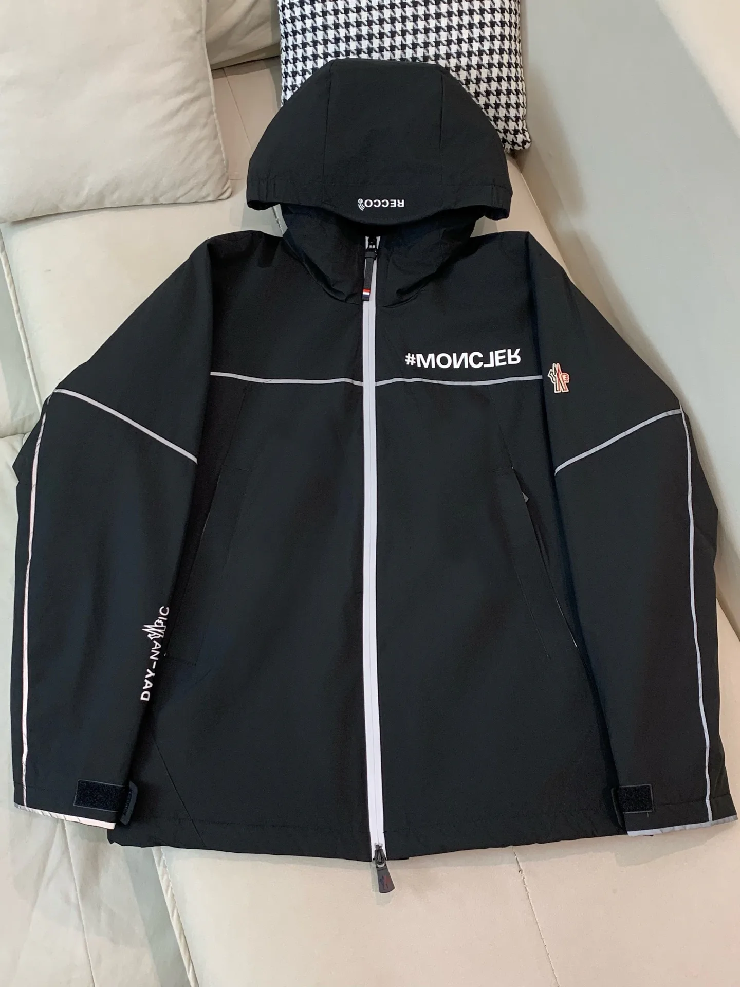 Куртки И Пуховики Мужские Moncler 492837