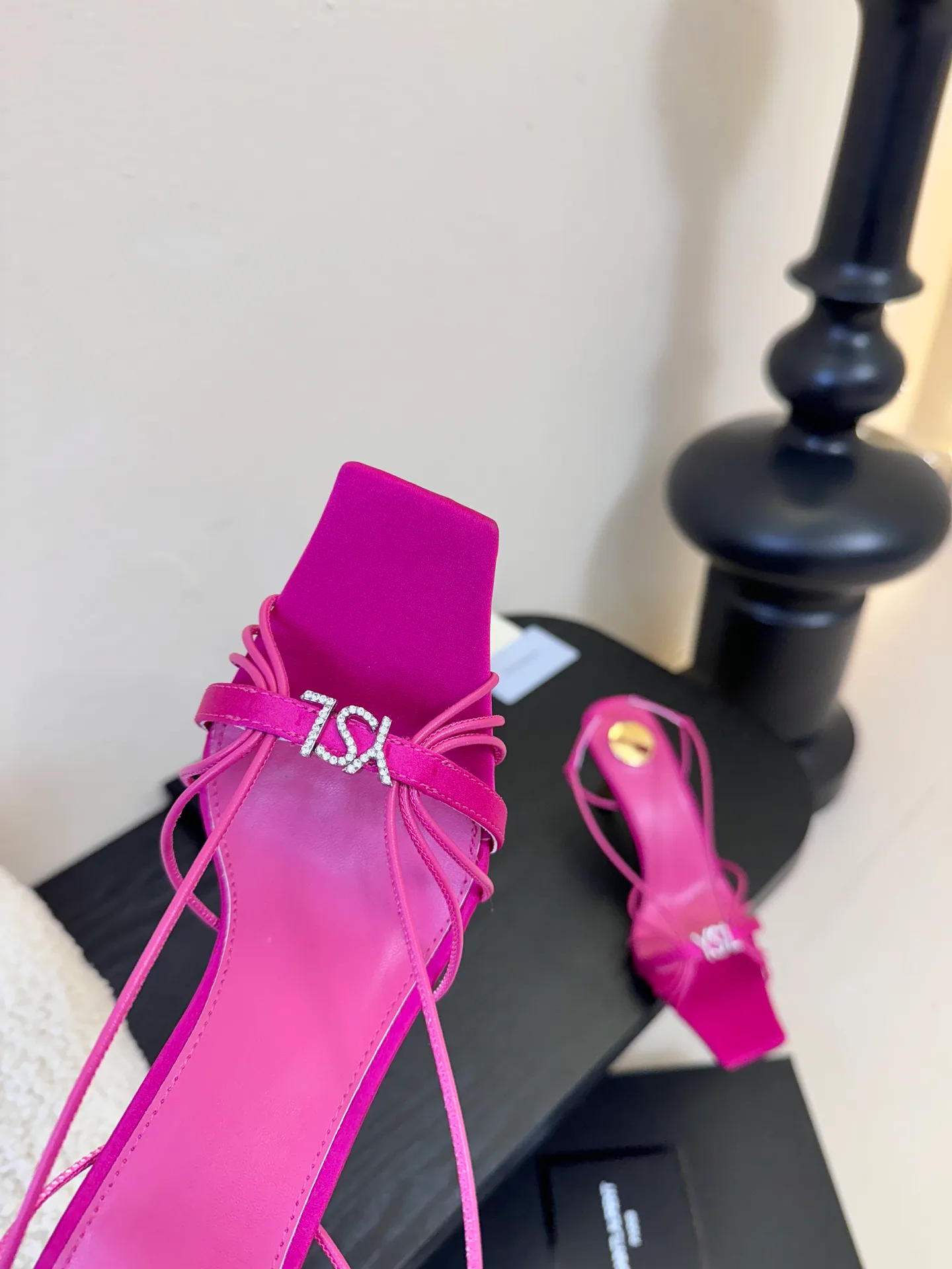 Босоножки Женские Saint Laurent 3495958