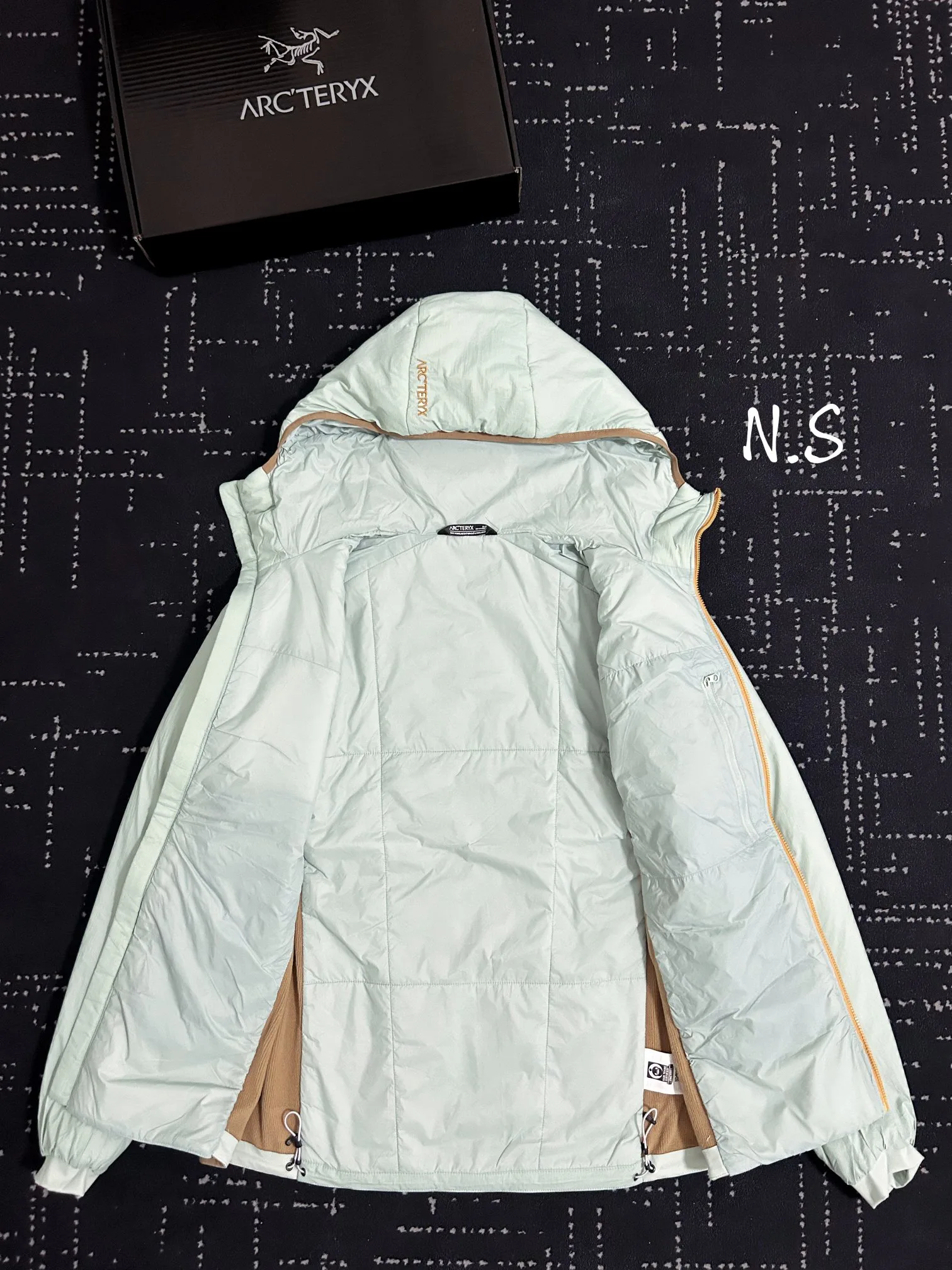 Куртки И Пуховики Женские Arcteryx 18681152