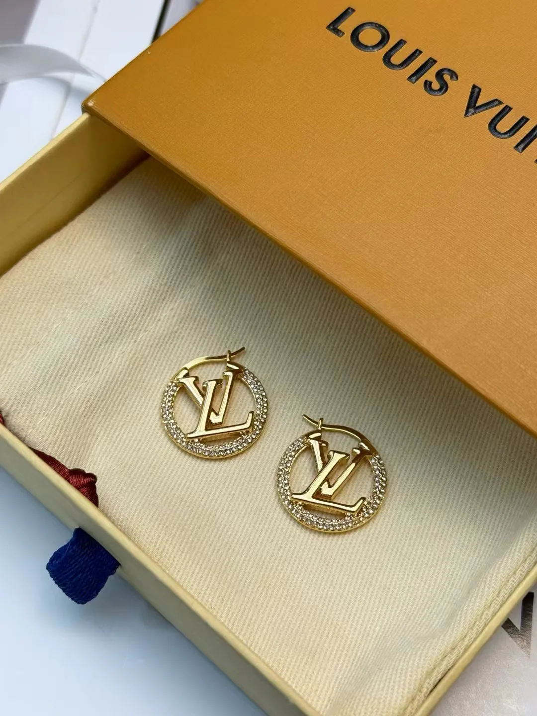 Бижутерия Louis Vuitton 18555893