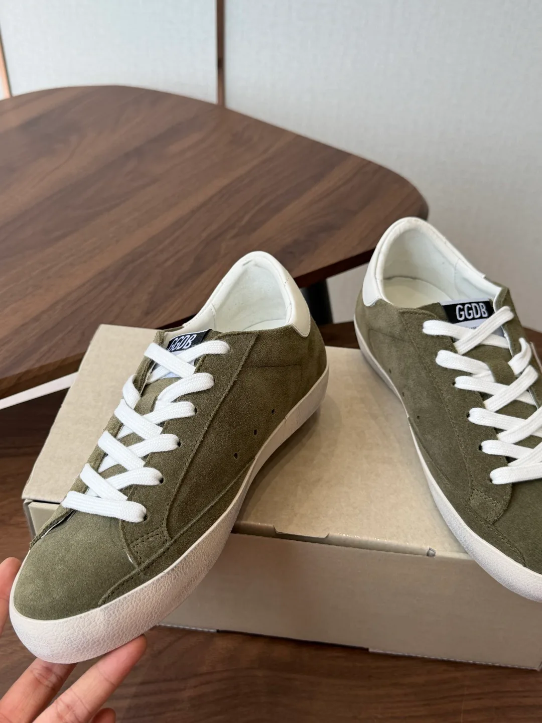 Кроссовки Женские Golden Goose 18146569