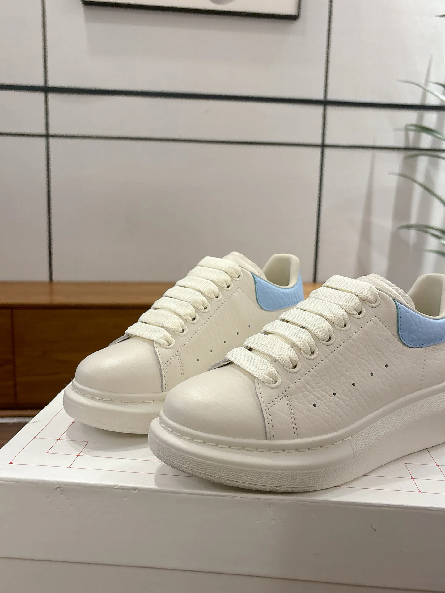 Кроссовки Женские Alexander Mcqueen 3500464