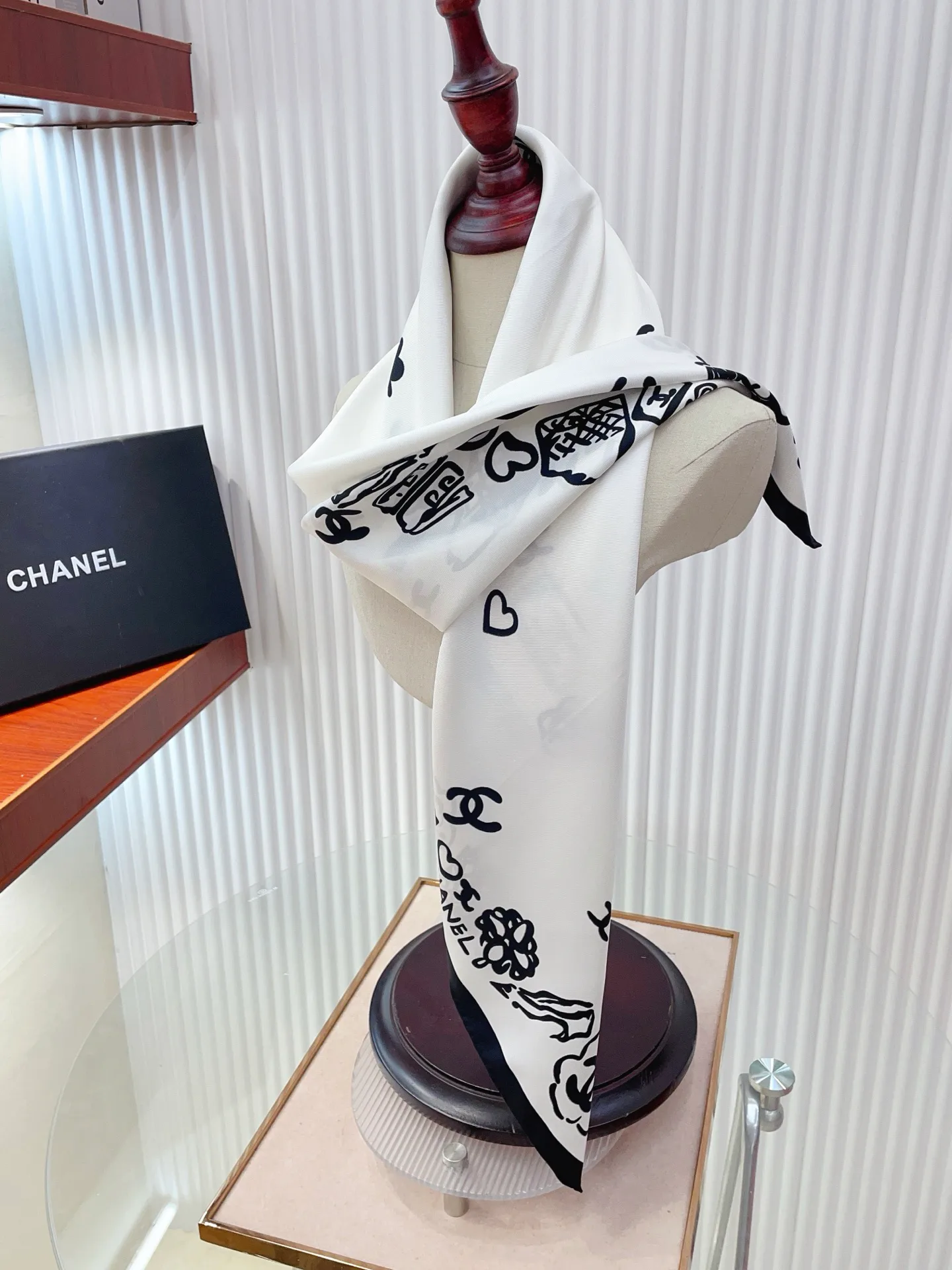 Платки Chanel 13119712