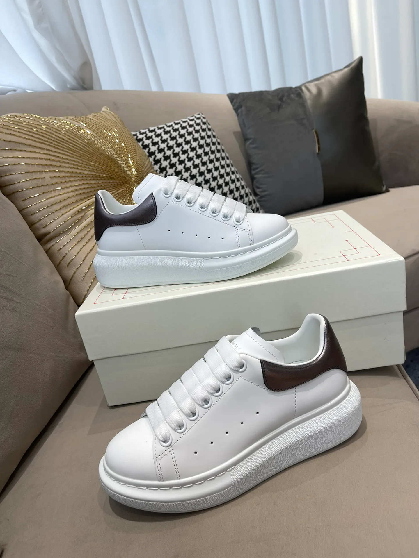 Кроссовки Женские Alexander Mcqueen 13287239