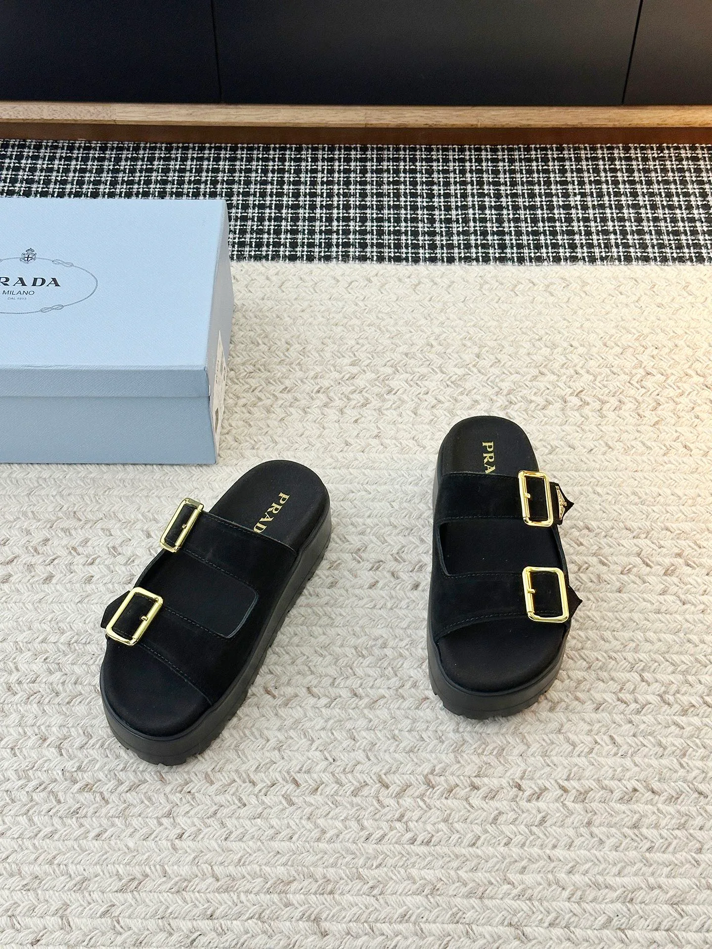 Шлепанцы Женские Prada 13454383