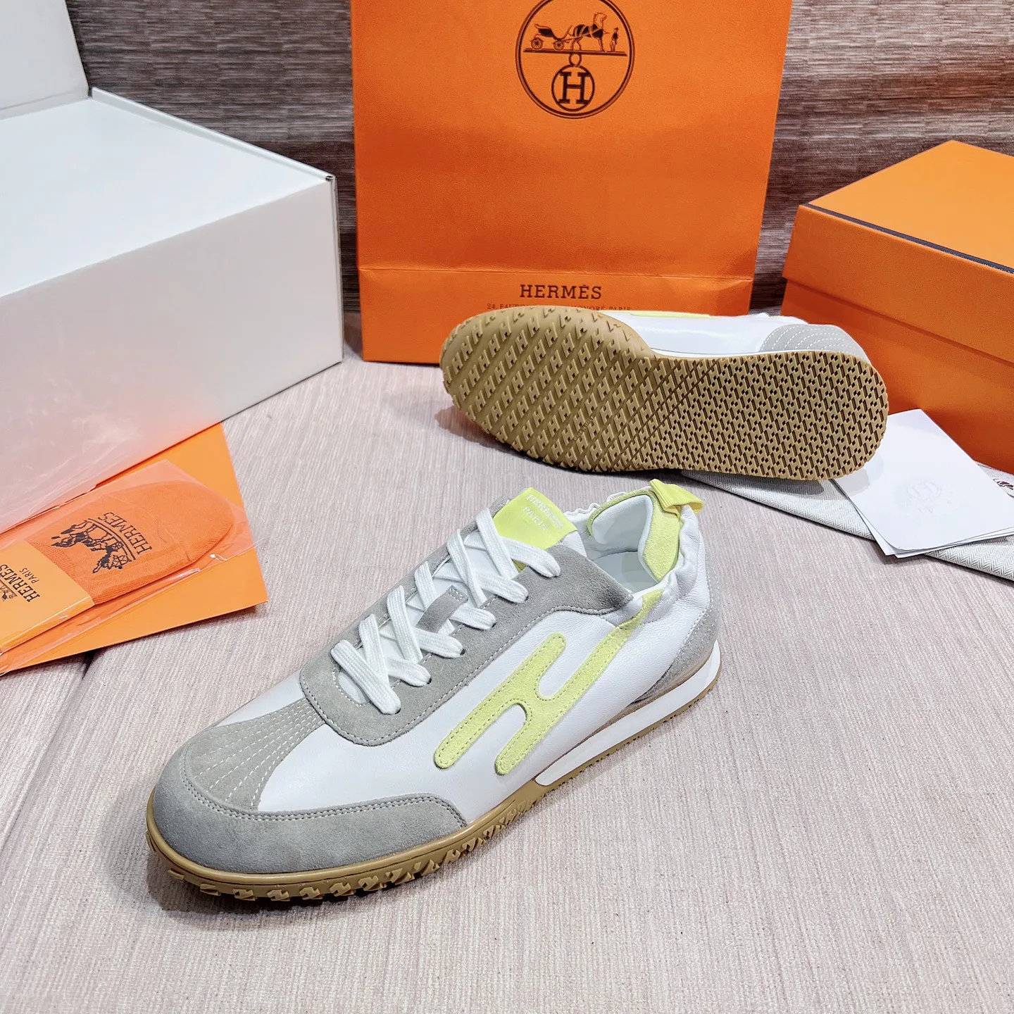 Кроссовки Женские Hermes 17749541