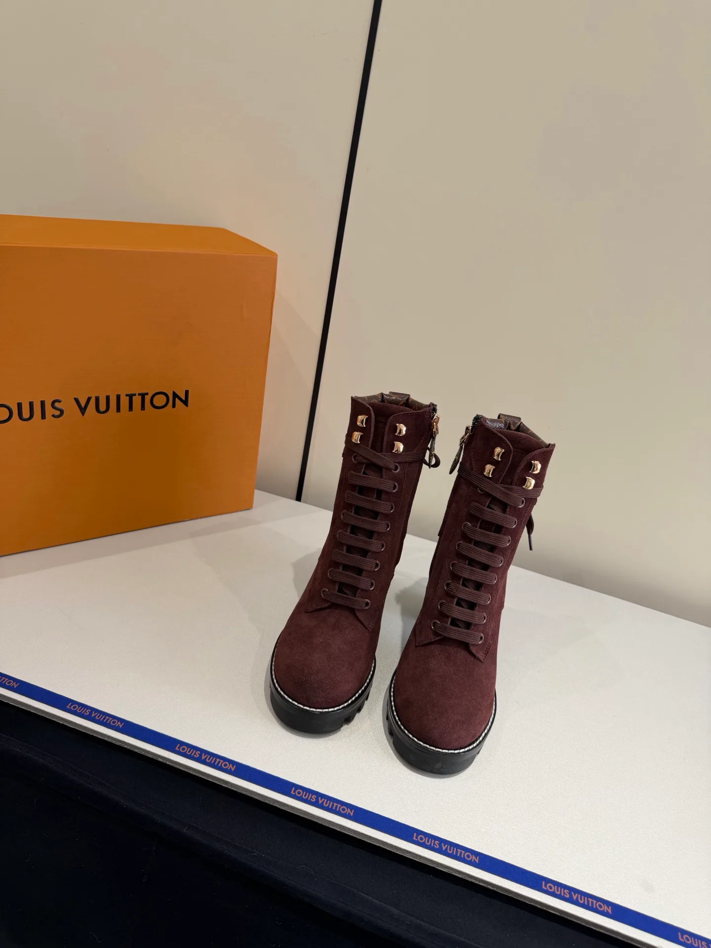 Ботинки Женские Louis Vuitton 19563690