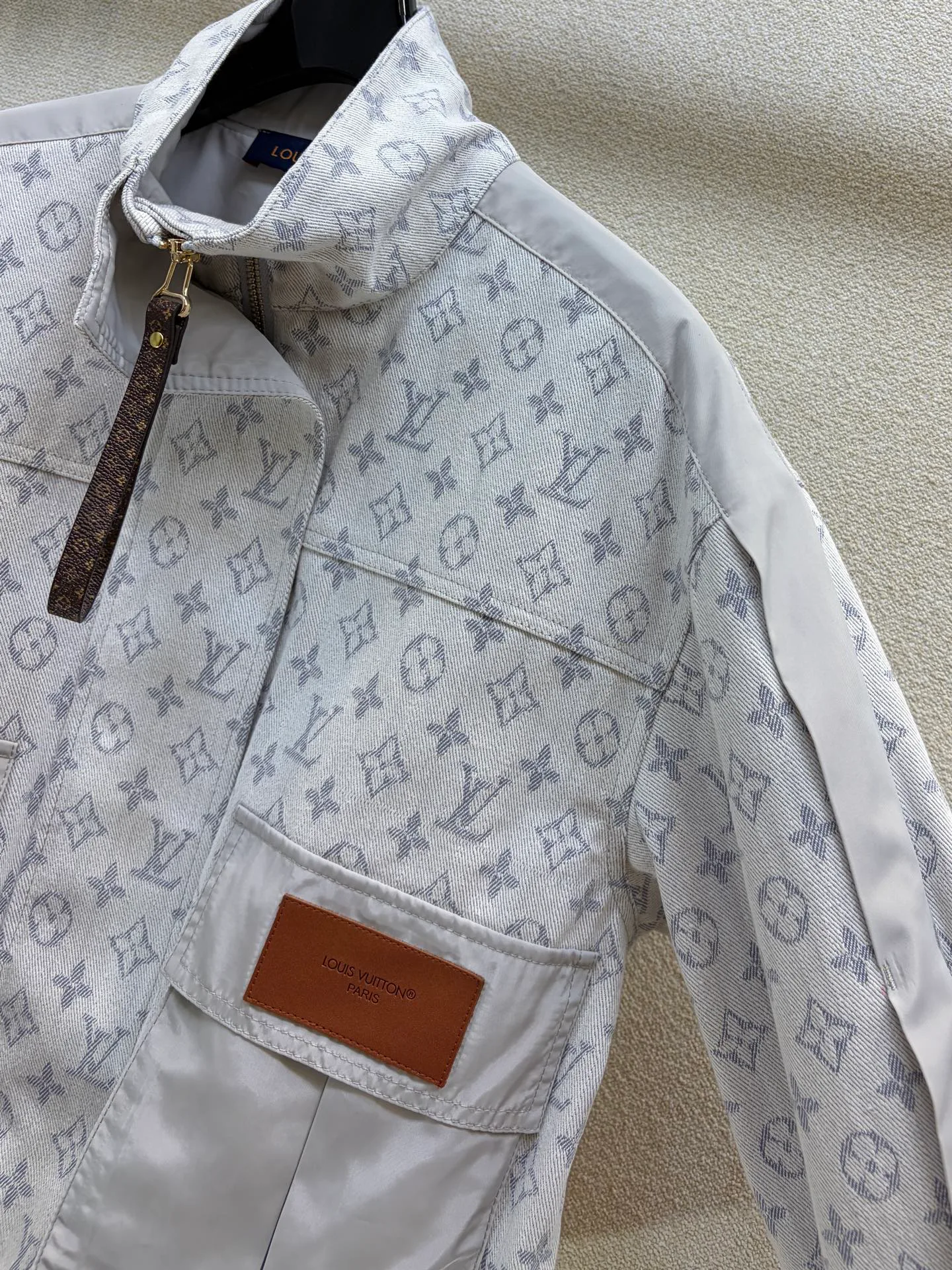 Куртки И Пуховики Женские Louis Vuitton 18408055