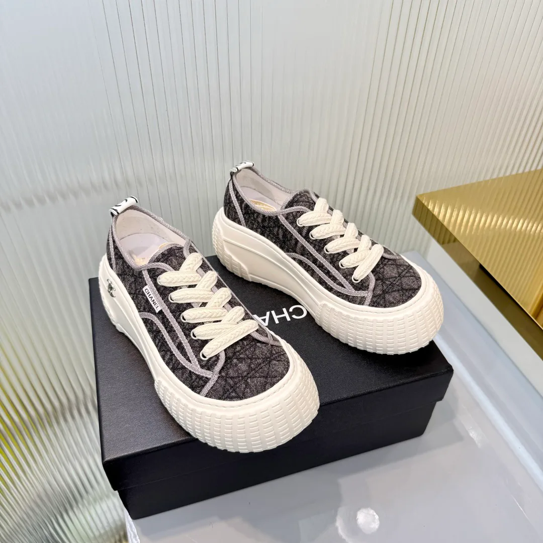 Кроссовки Женские Chanel 18366988
