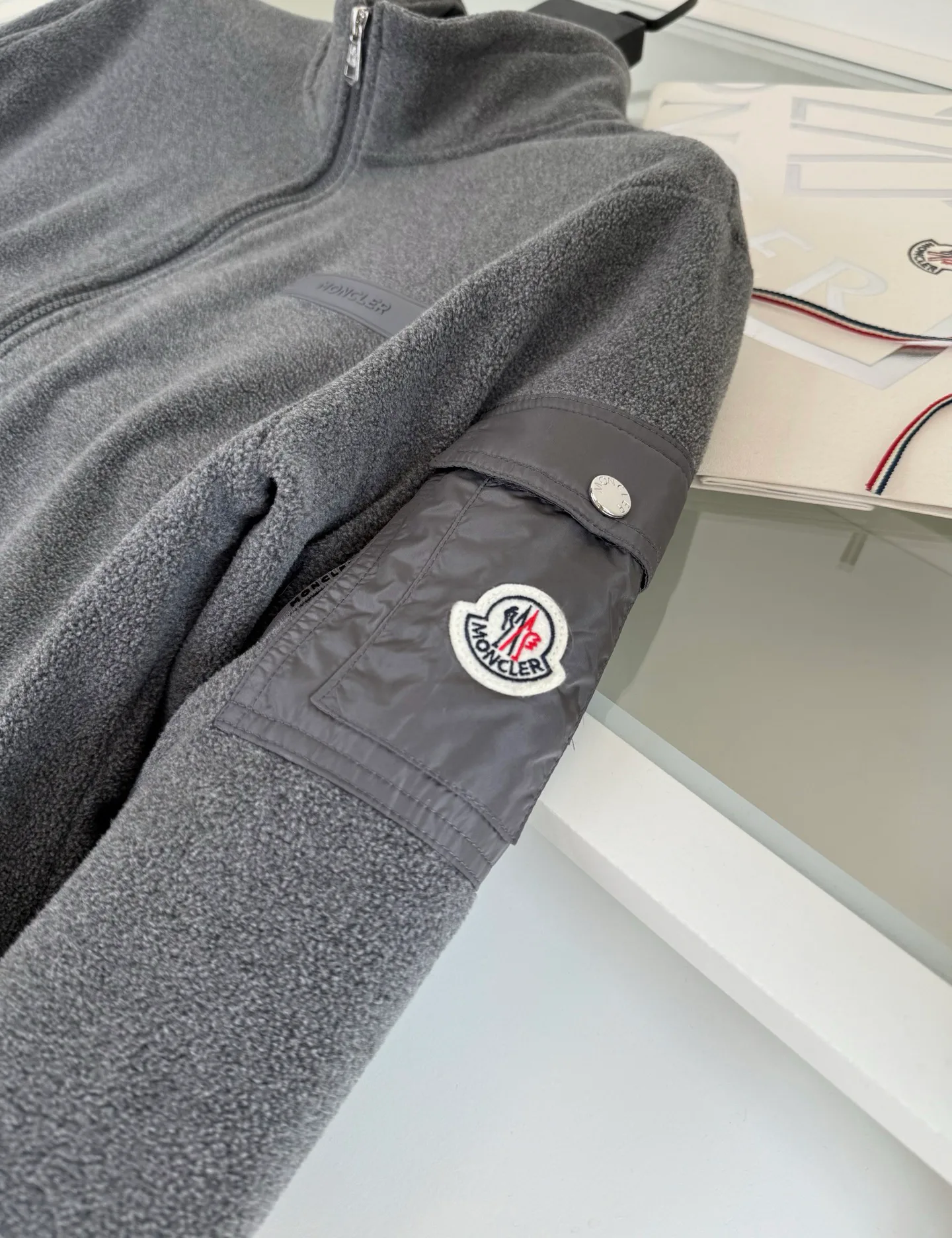 Куртки И Пуховики Мужские Moncler 18244517