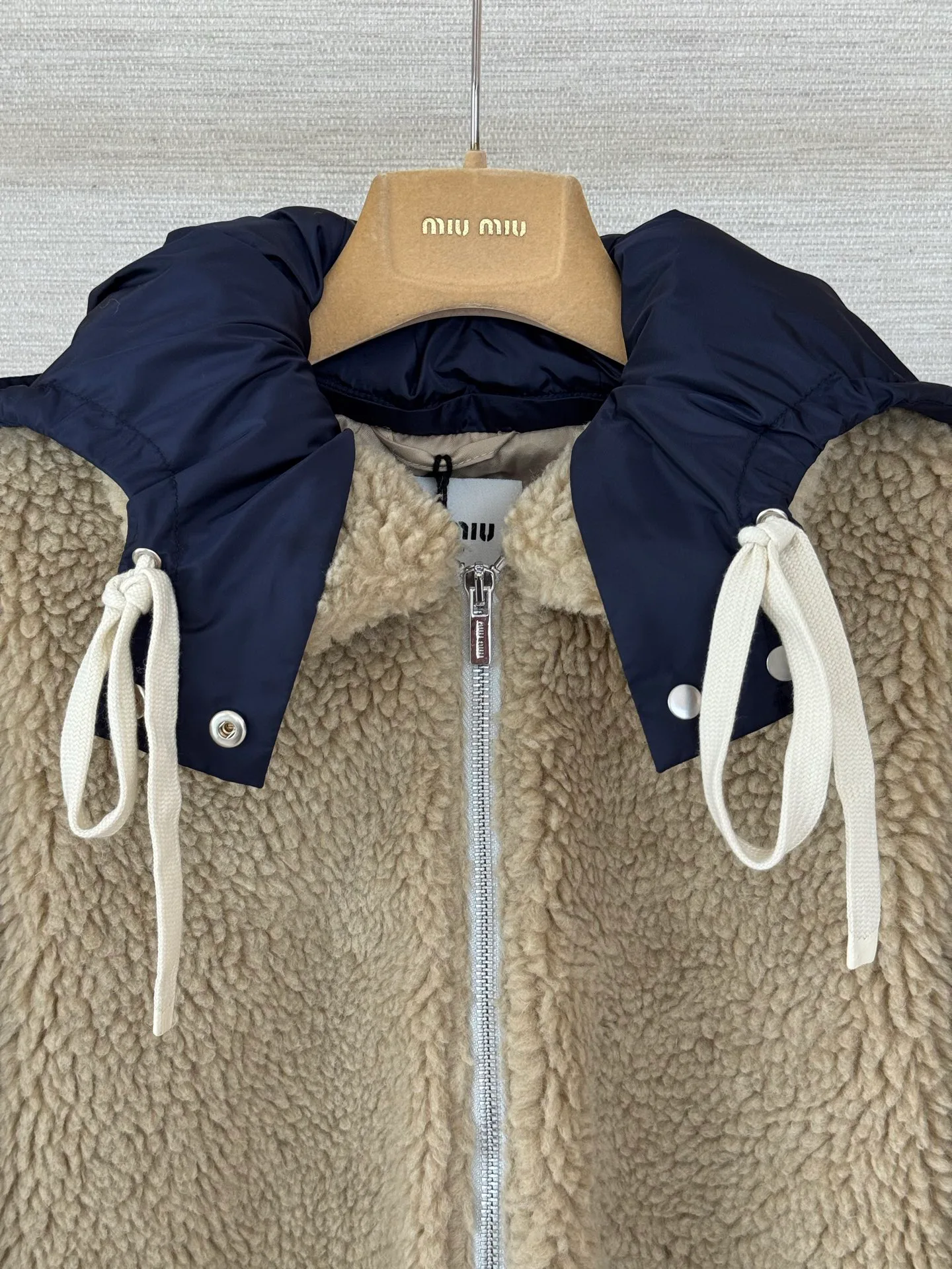 Куртки И Пуховики Женские Miu Miu 18815217