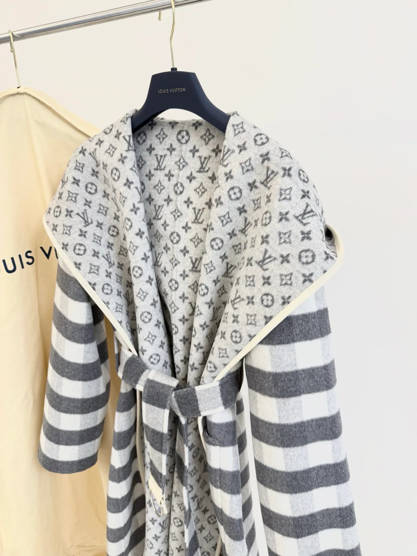 Пальто Женские Louis Vuitton 18594782