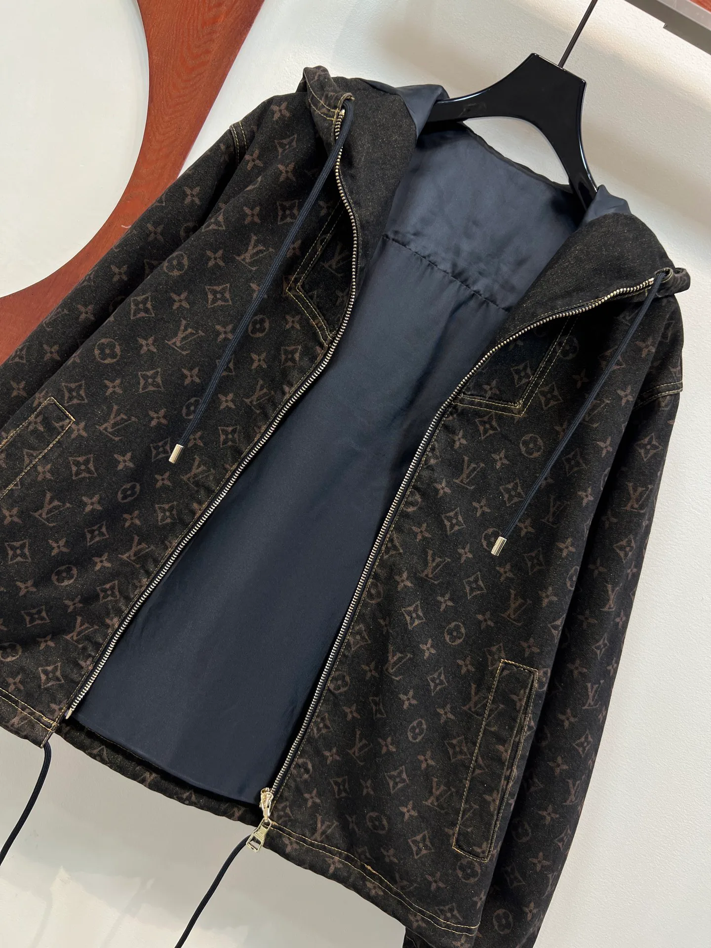 Куртки И Пуховики Женские Louis Vuitton 19222836