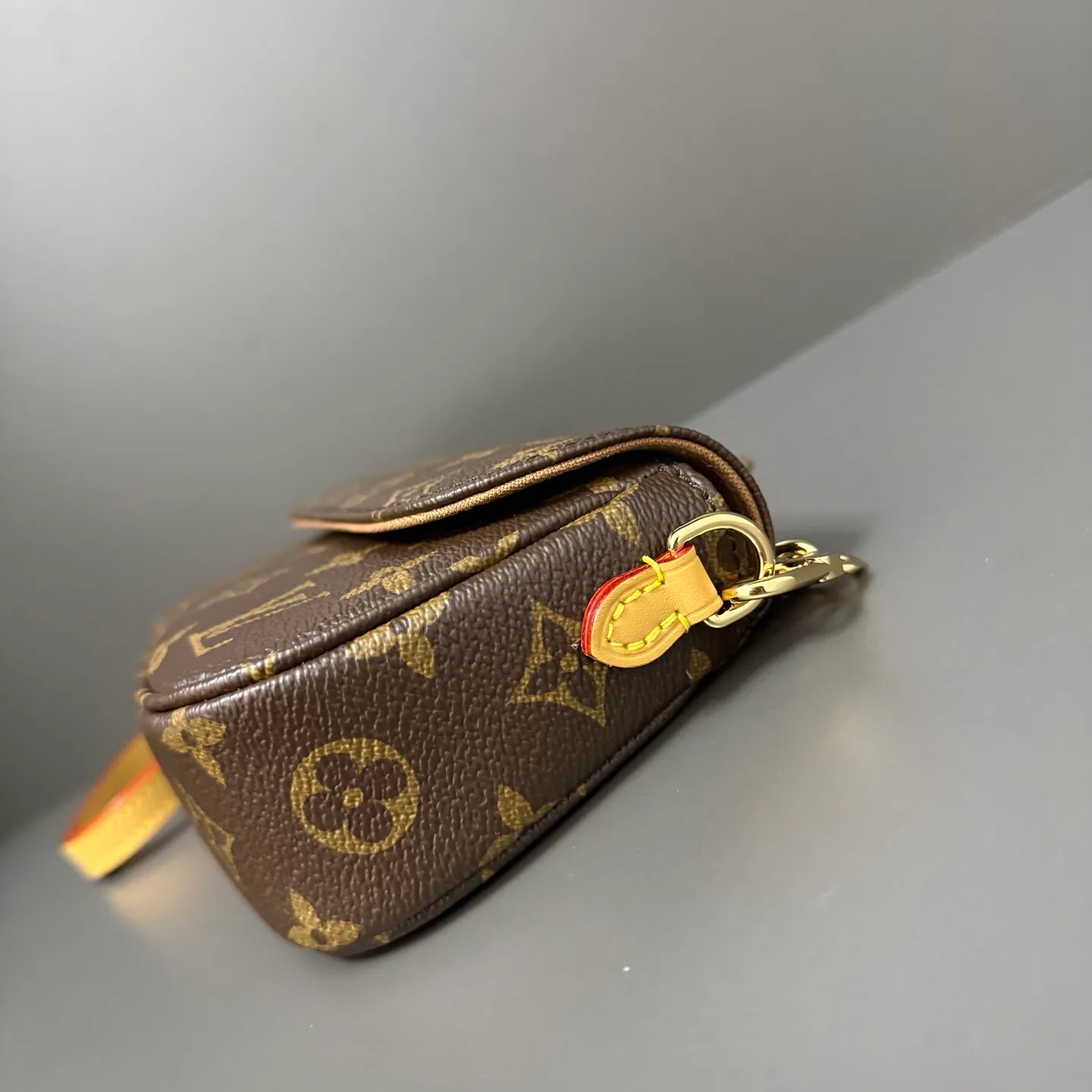 Классические Сумки Женские Louis Vuitton 18153138