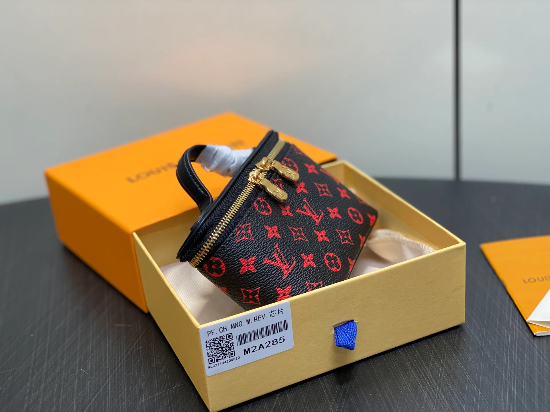 Клатчи Женские Louis Vuitton 18644356