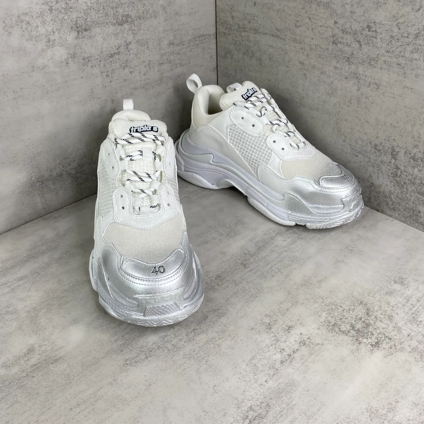 Кроссовки Женские Balenciaga 18686621