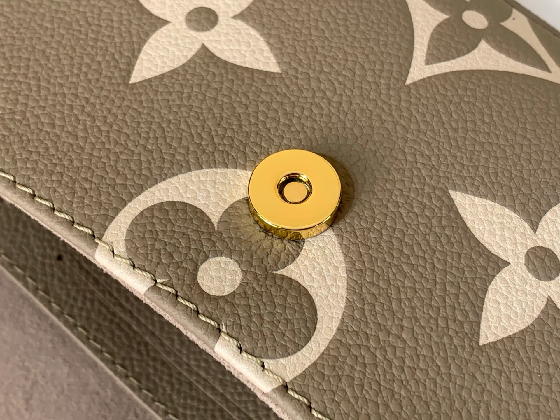 Клатчи Женские Louis Vuitton 12623279