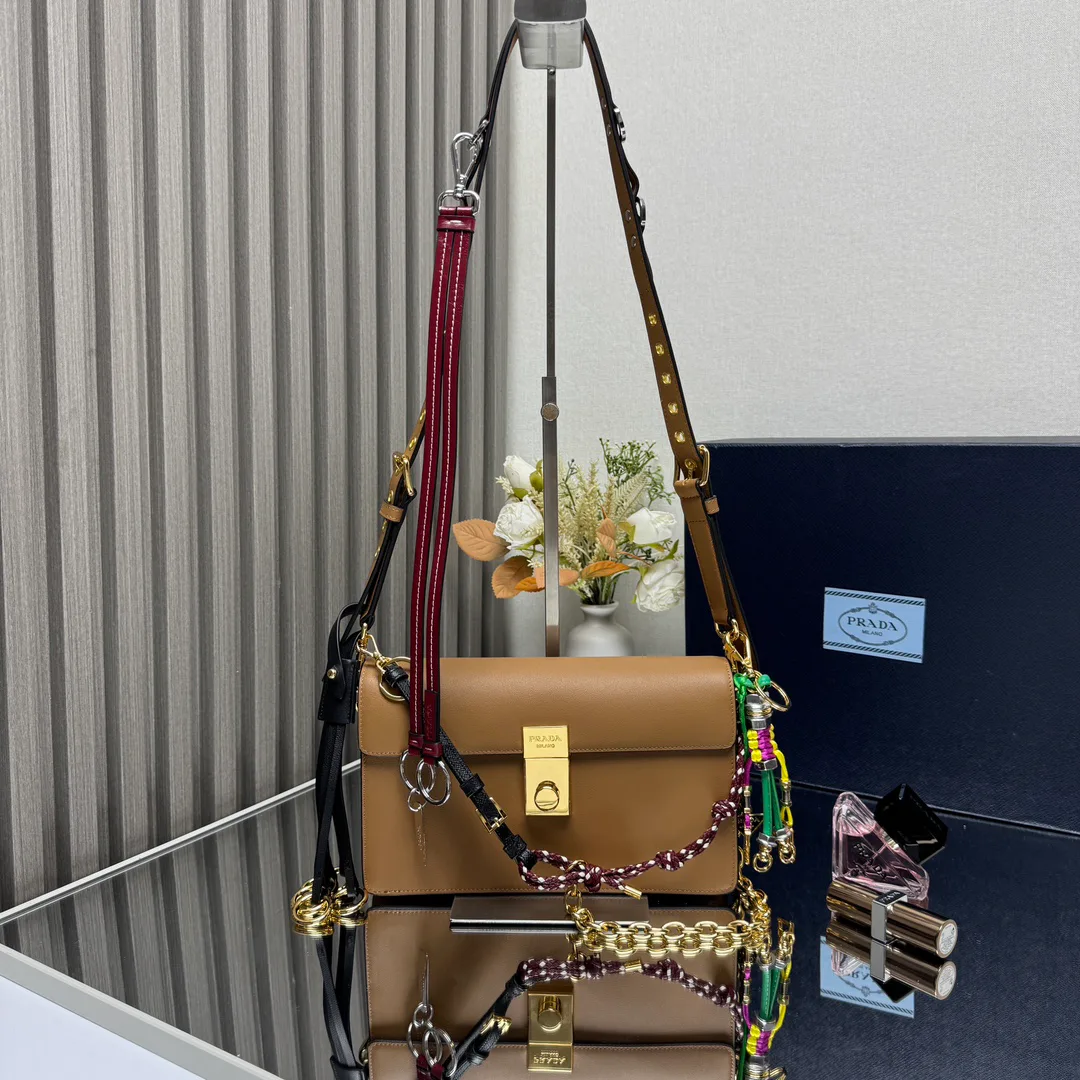 Классические Сумки Женские Prada 9872263