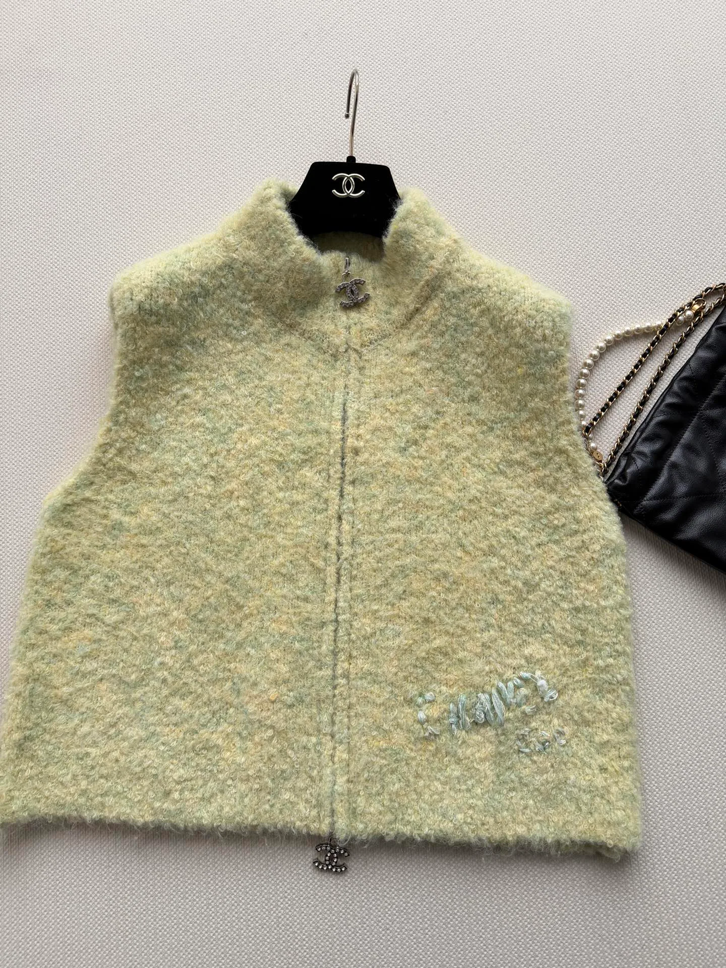 Жилеты Женские Chanel 18015804