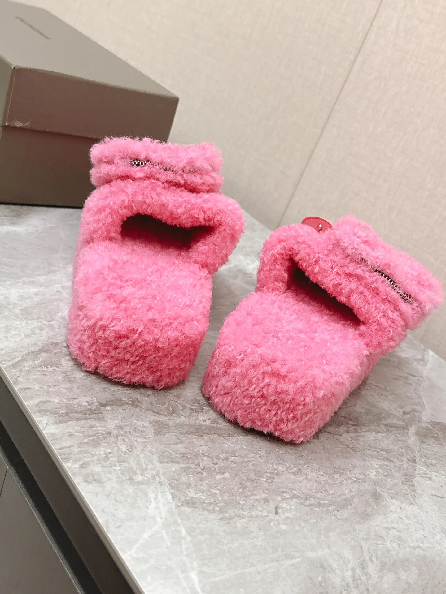 Тапочки Женские Balenciaga 18419425