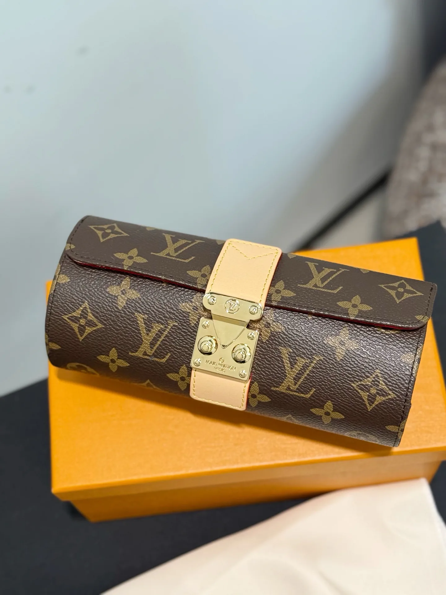 Текстиль Louis Vuitton 1383239