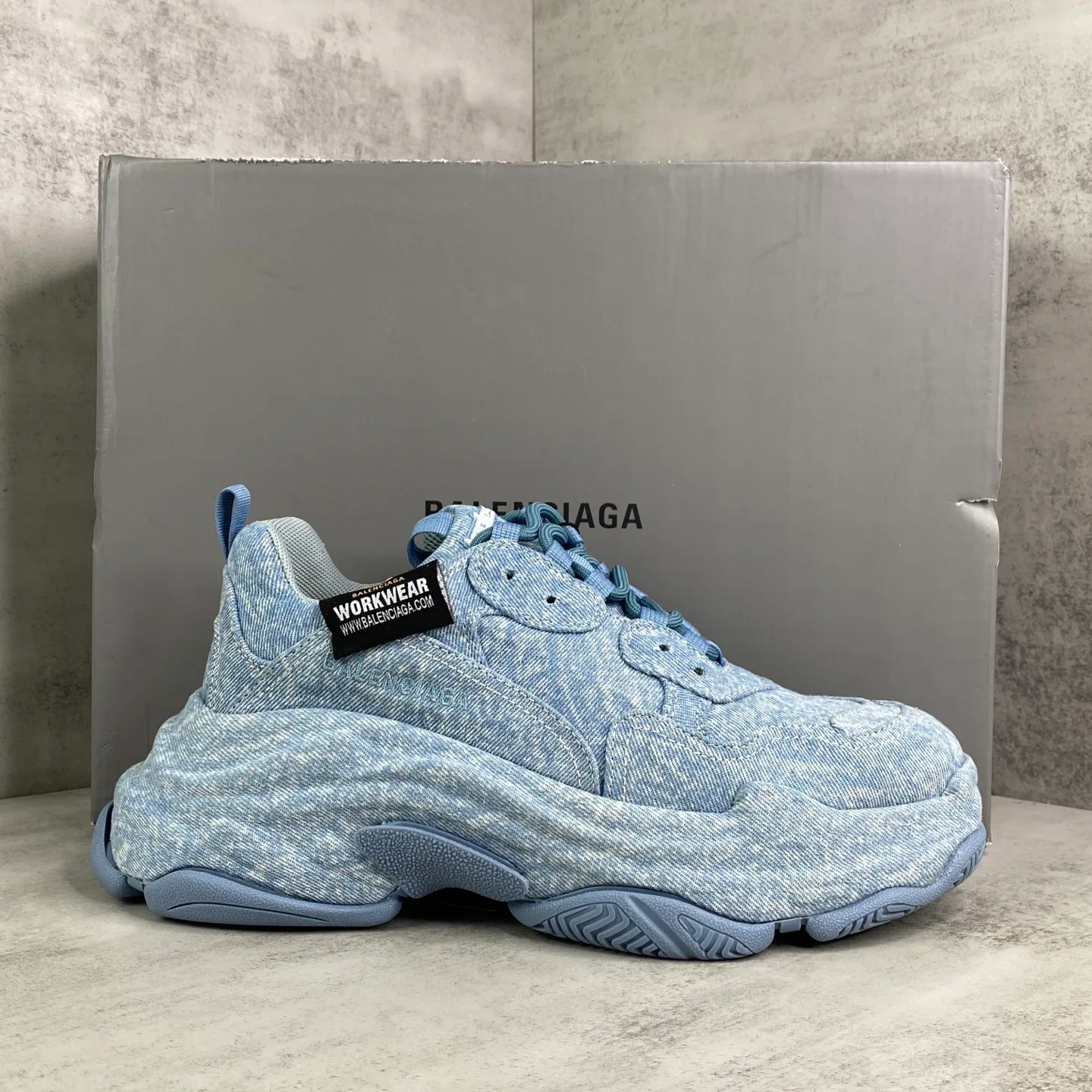 Кроссовки Женские Balenciaga 18686620