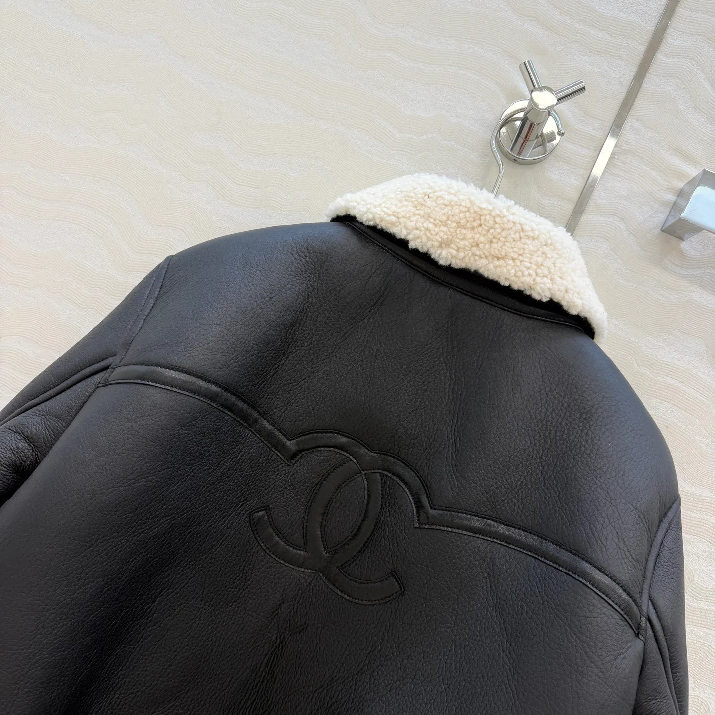 Кожаные Куртки И Дублёнки Женские Chanel 18601502