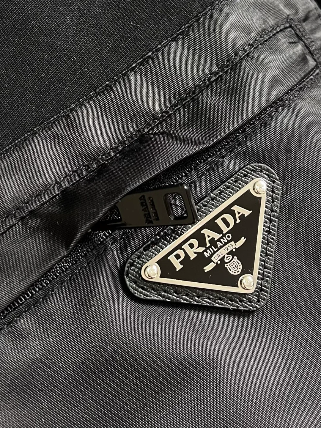 Футболки Женские Prada 18191379