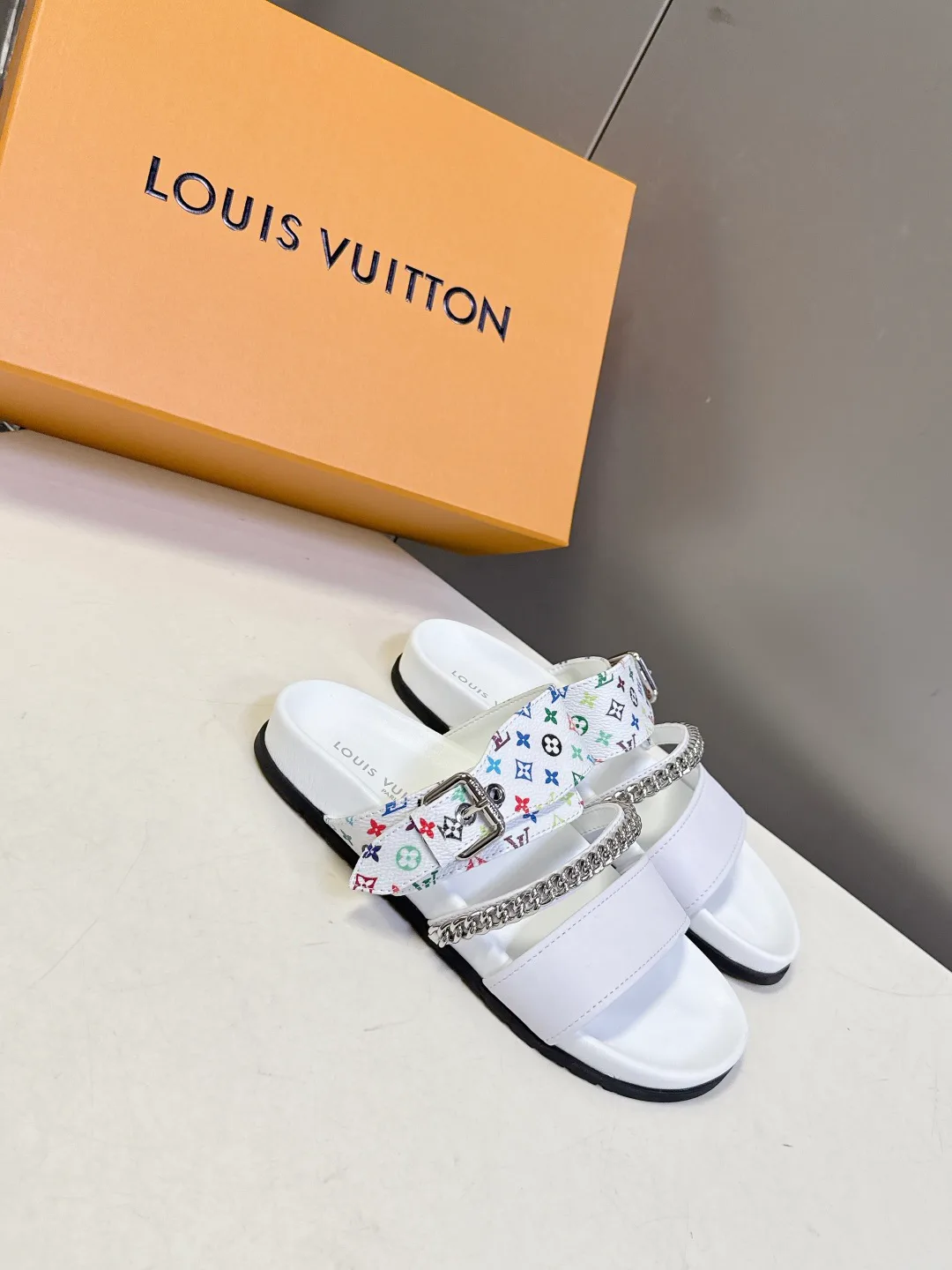 Сандалии Женские Louis Vuitton 13370819