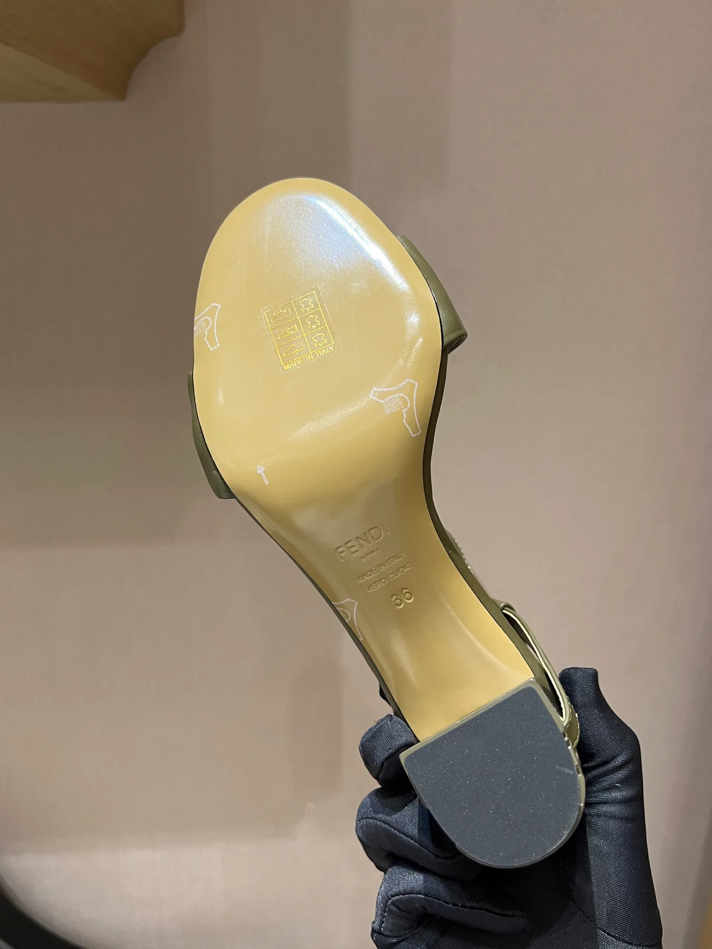 Босоножки Женские Fendi 9288979