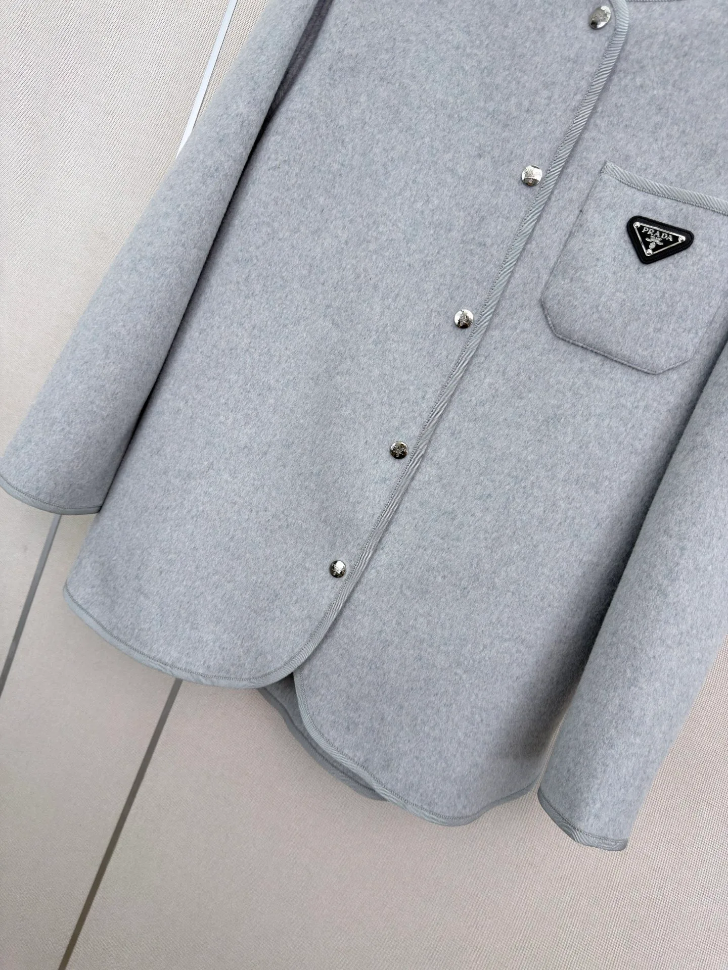 Куртки И Пуховики Женские Prada 18185778