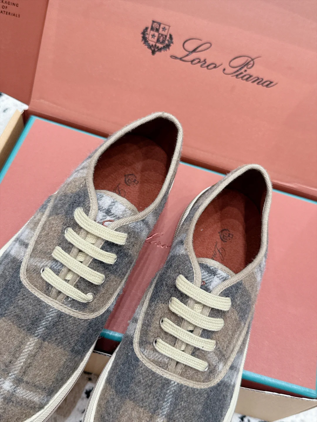 Кроссовки Женские Loro Piana 18406639