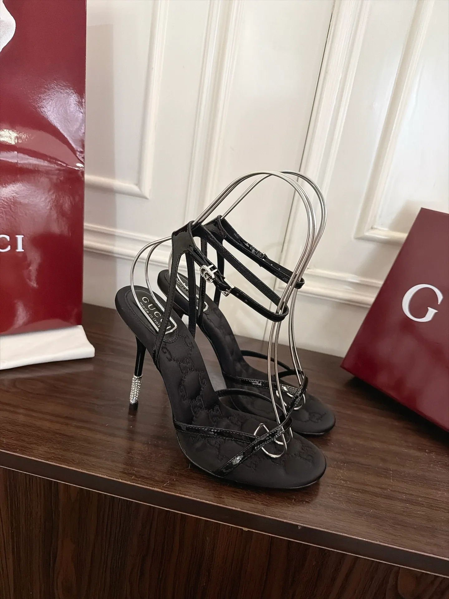 Босоножки Женские Gucci 19314655