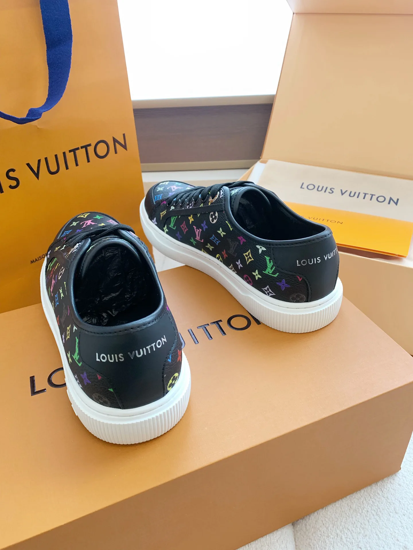Кроссовки Женские Louis Vuitton 11876784