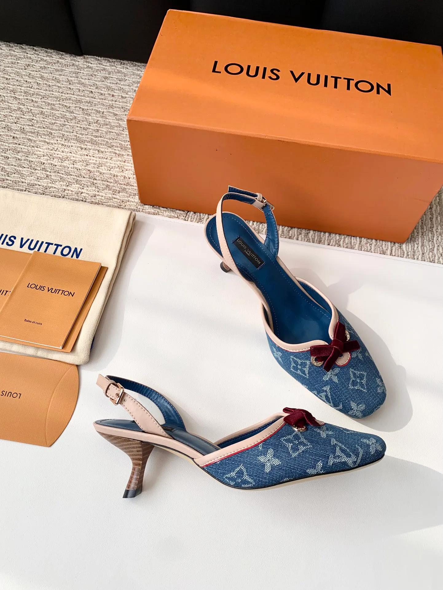 Босоножки Женские Louis Vuitton 11263773