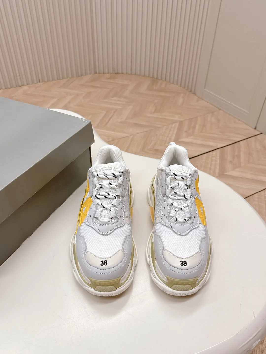 Кроссовки Женские Balenciaga 30070