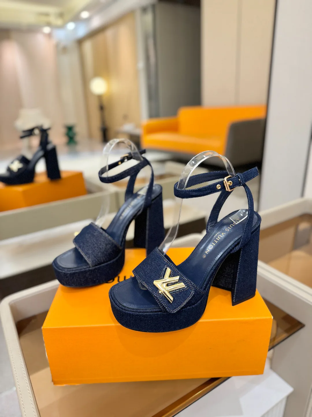 Босоножки Женские Louis Vuitton 17946845