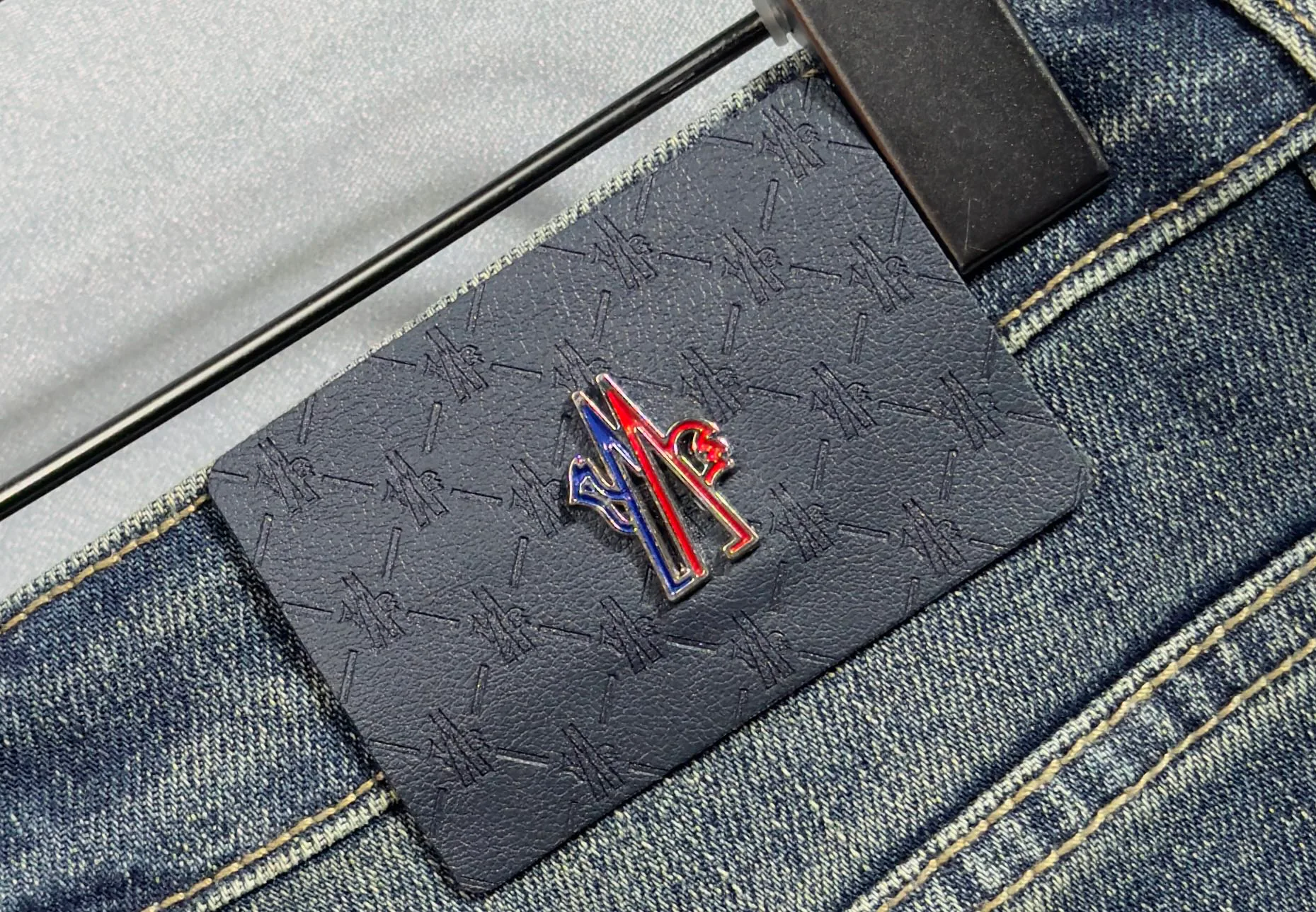 Джинсы Мужские Moncler 18098363