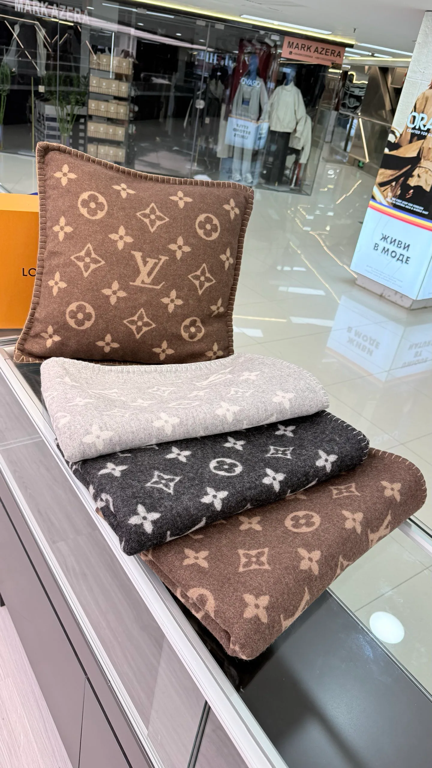 Текстиль Louis Vuitton 18002645